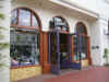 lalidogbakery.jpg (40621 byte)